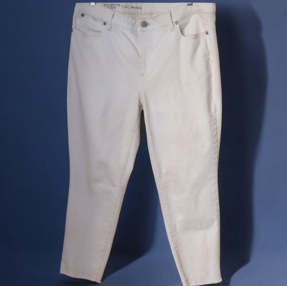 Fabulous "Talbots" Women's Ankle Jeans in Cream With Distressed Ankles.